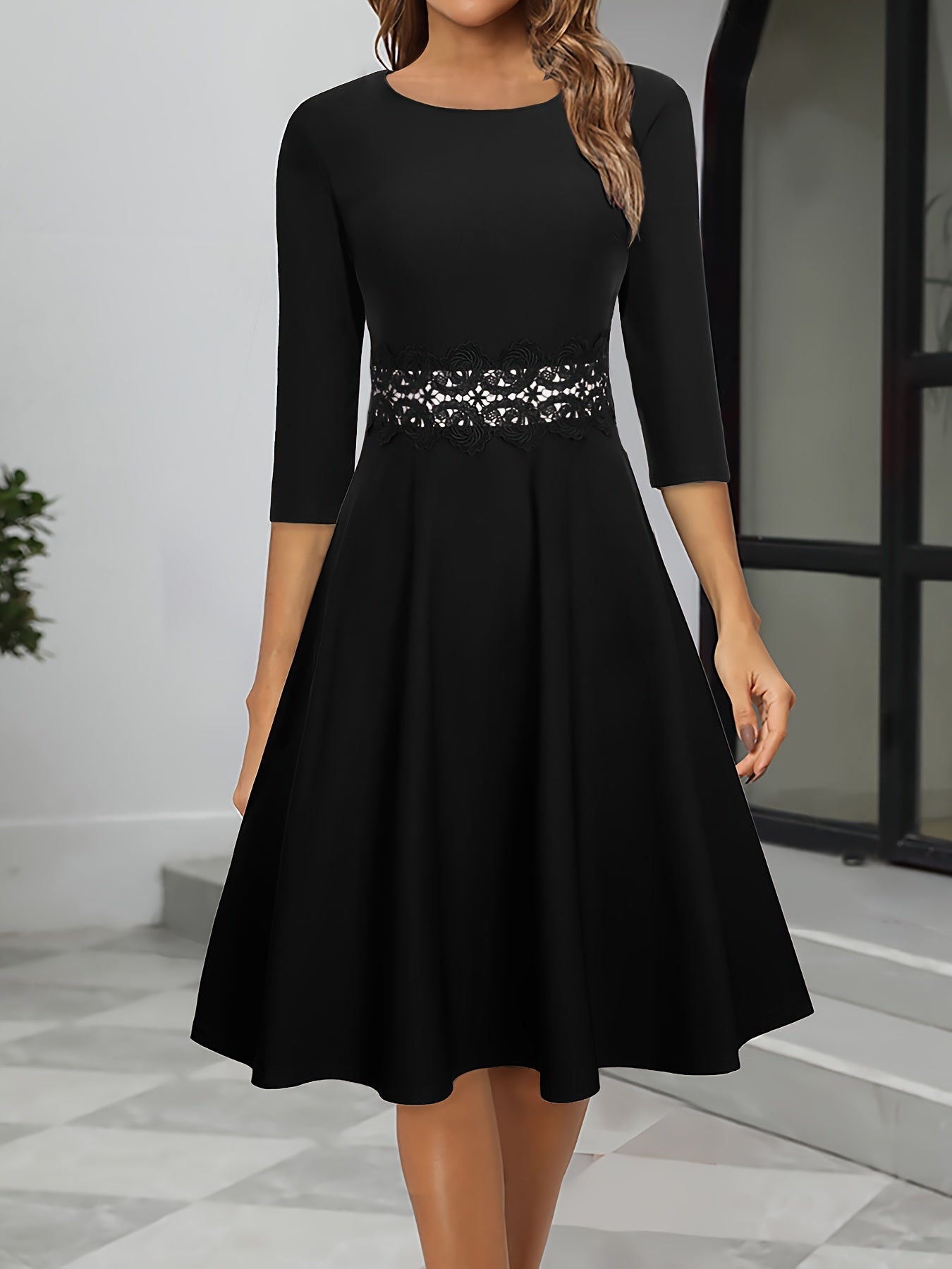 Damen-Abendkleid in Midi-Länge | klare Silhouettenführung