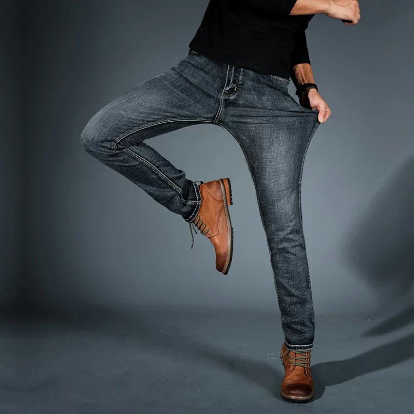Herren Jeans | Schmaler Schnitt mit sichtbaren Bundschlaufen