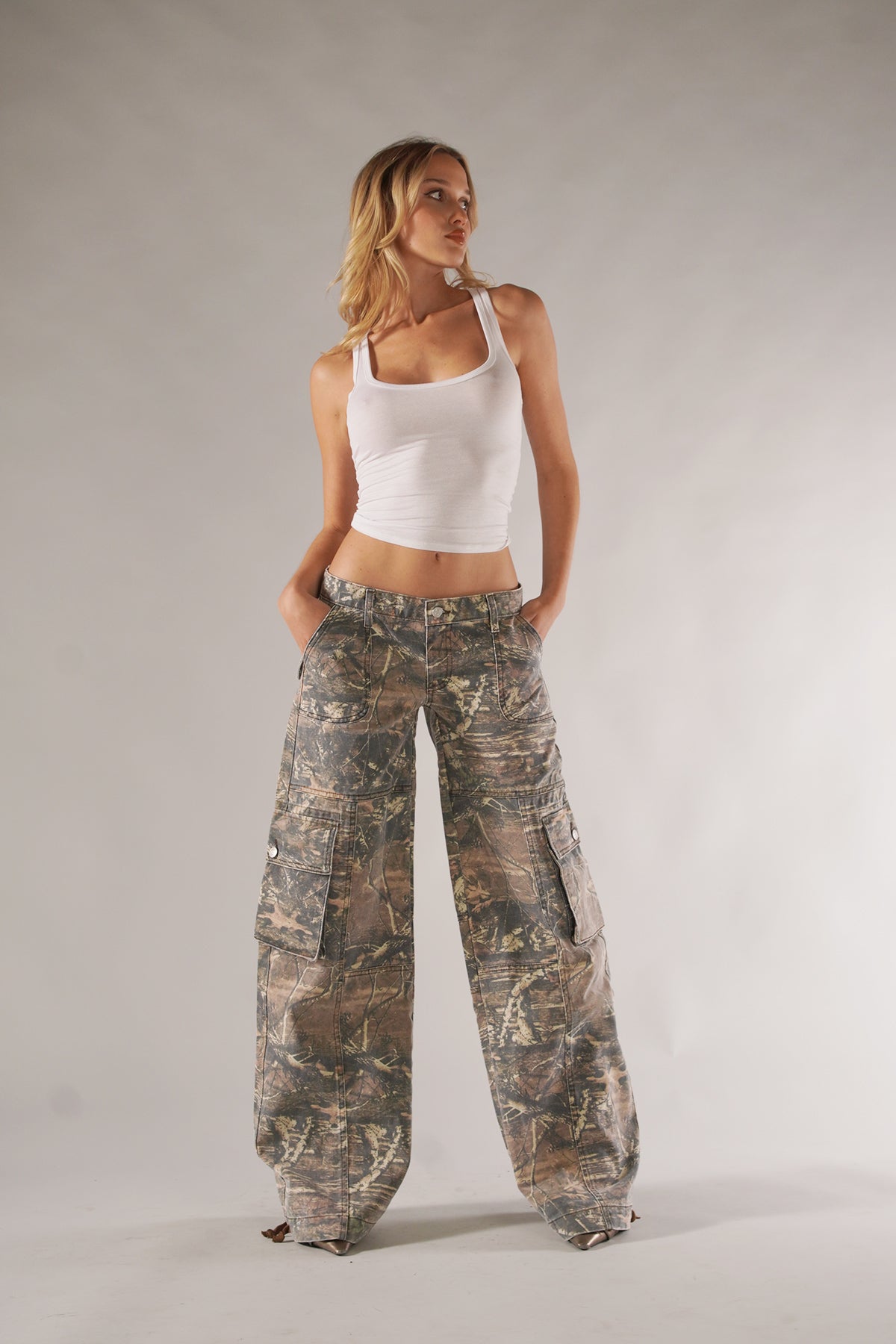 Damen Hose | Cargo-Ausführung mit Taschen und Musterstruktur