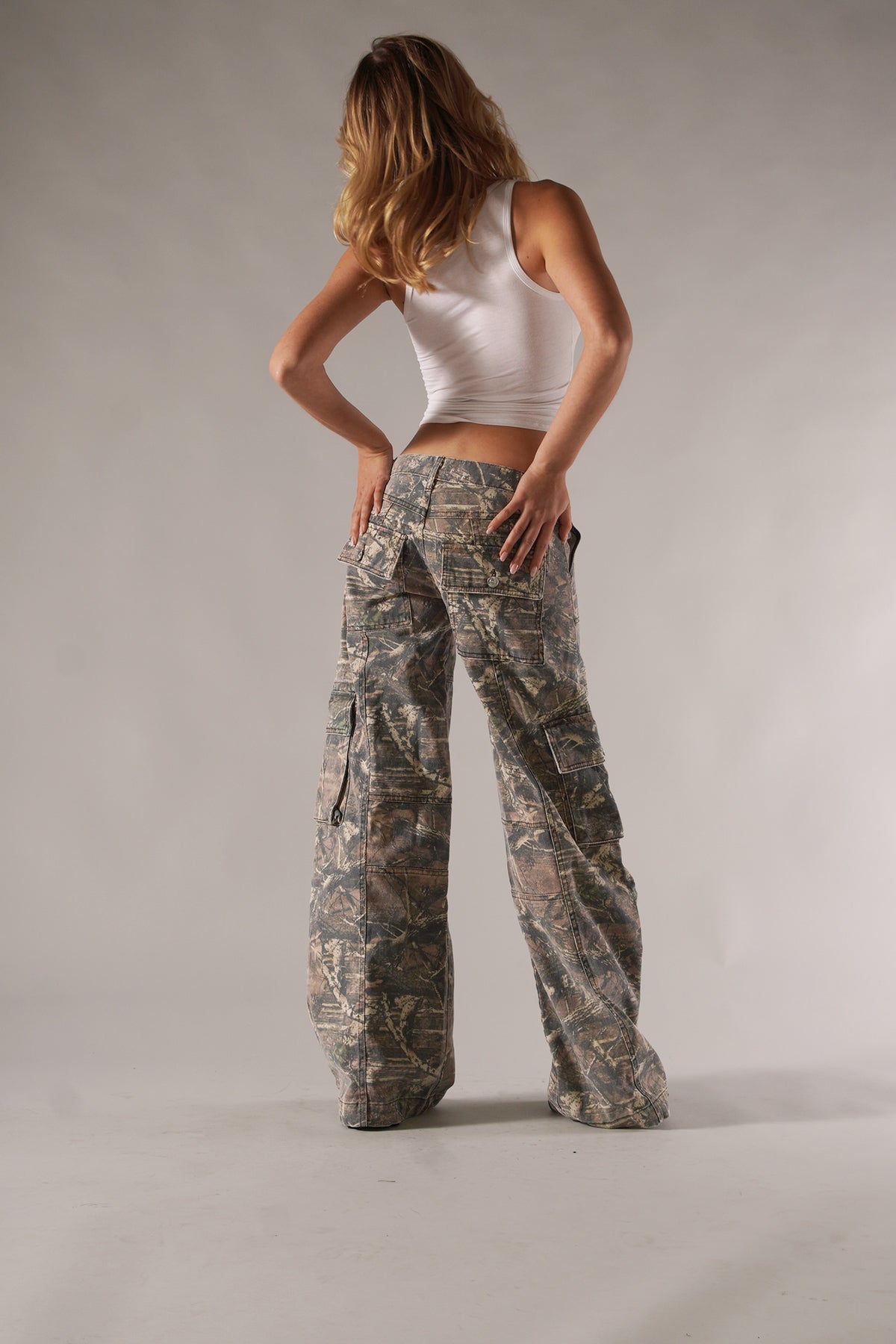 Damen Hose | Cargo-Ausführung mit Taschen und Musterstruktur