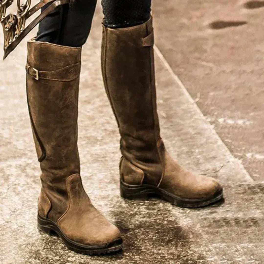 Damen-Stiefel mit moderner Silhouette | klare Linienführung