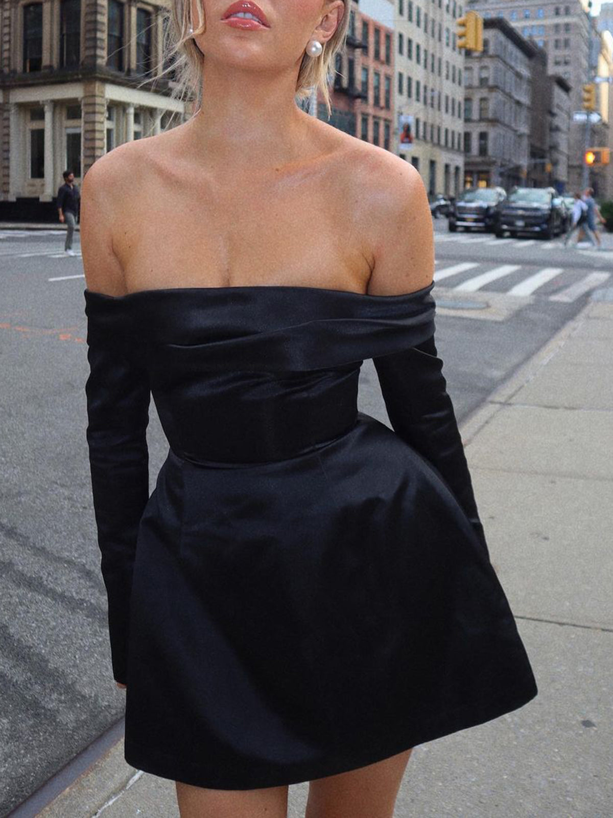 Damen Kleid | kurze Ausführung mit off-shoulder Ausschnitt