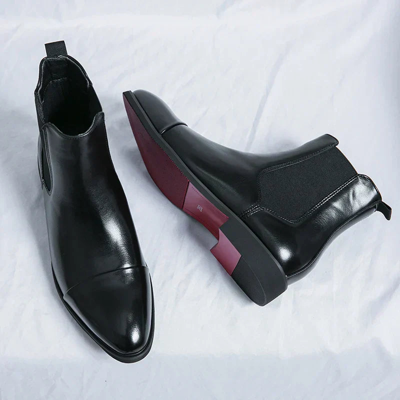 Herren Stiefel | Durchgehende Schafthöhe mit klarer Seitenstruktur