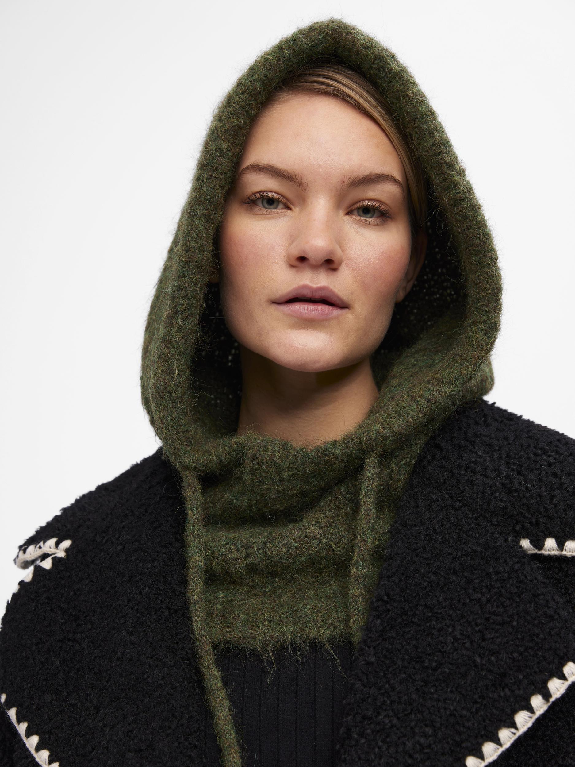 Damen Mütze | Kopfbedeckung mit Kapuze und klarer Silhouette
