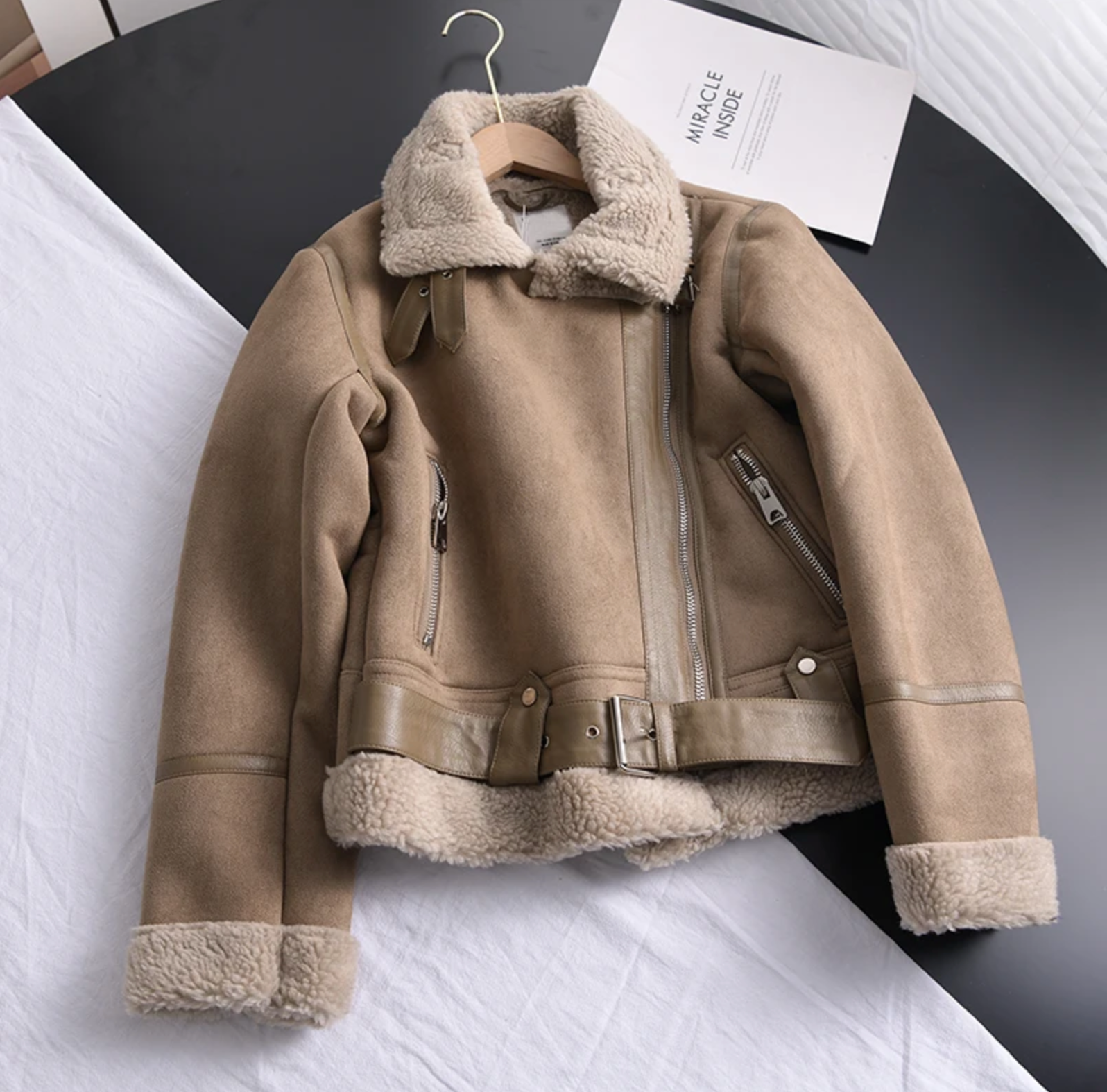 Damen Jacke | kurze Form mit Reißverschluss und gefütterter Innenseite