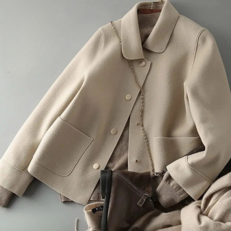 Damen-Daunenjacke mit Knopfverschluss | kompakte winterform