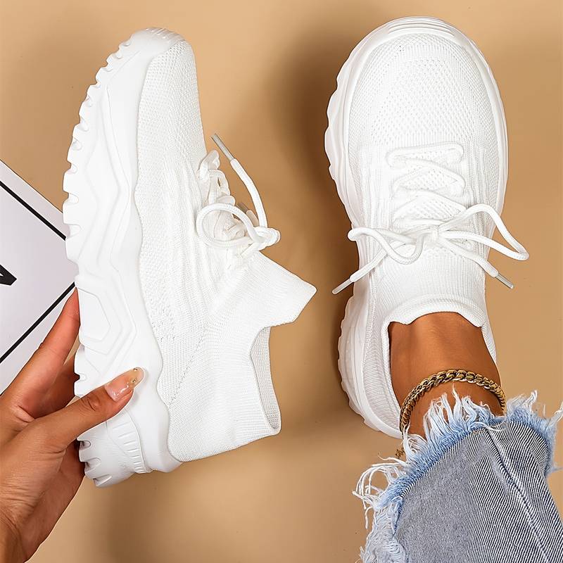 Damen Sneaker | Geschlossene Form mit sportlicher Linienführung