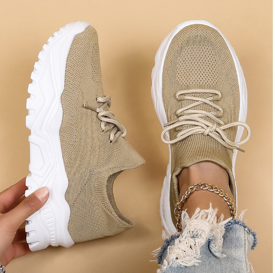 Damen Sneaker | Geschlossene Form mit sportlicher Linienführung
