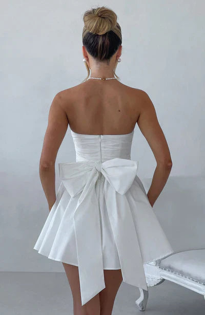Damen Kleid | Kurze Schnittform mit klarer Linienführung
