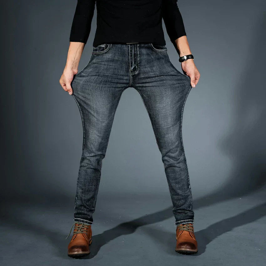 Herren Jeans | Schmaler Schnitt mit sichtbaren Bundschlaufen