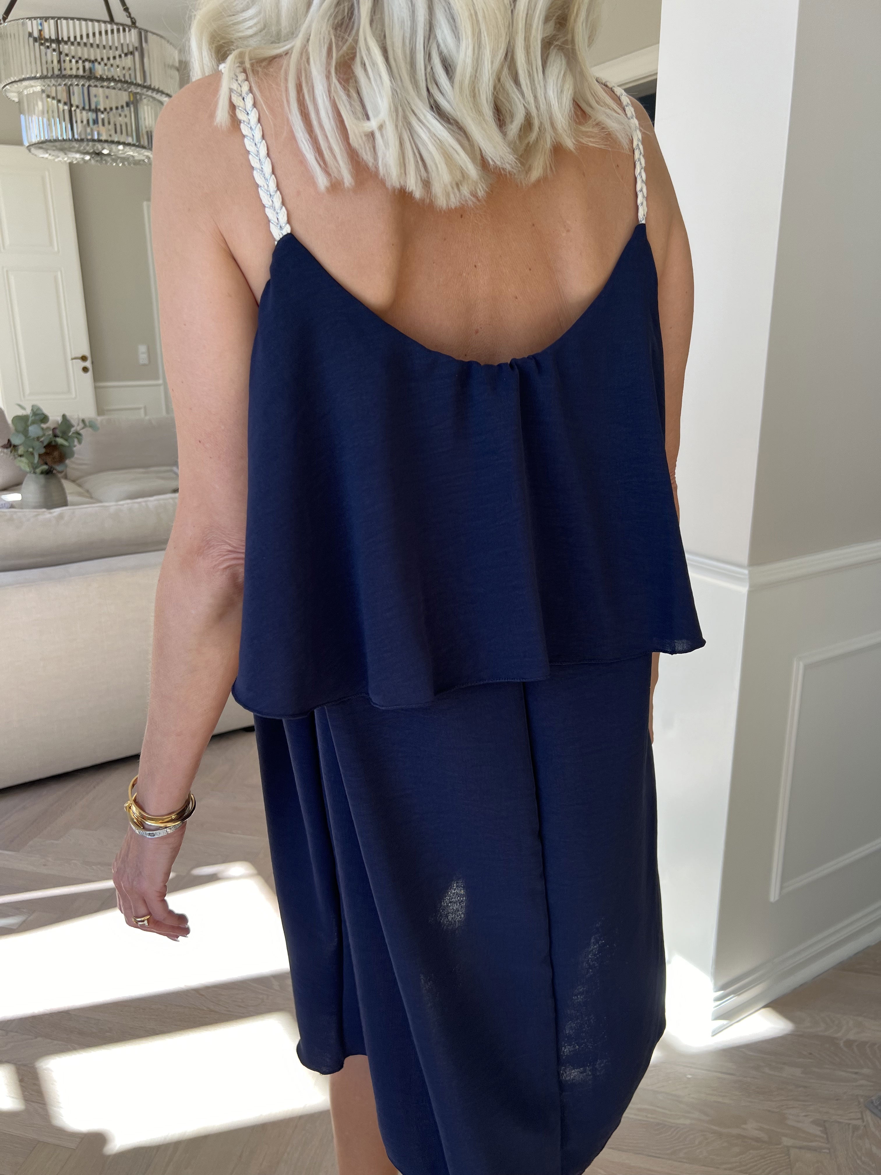 Women Dress | Sleeveless Construction Design