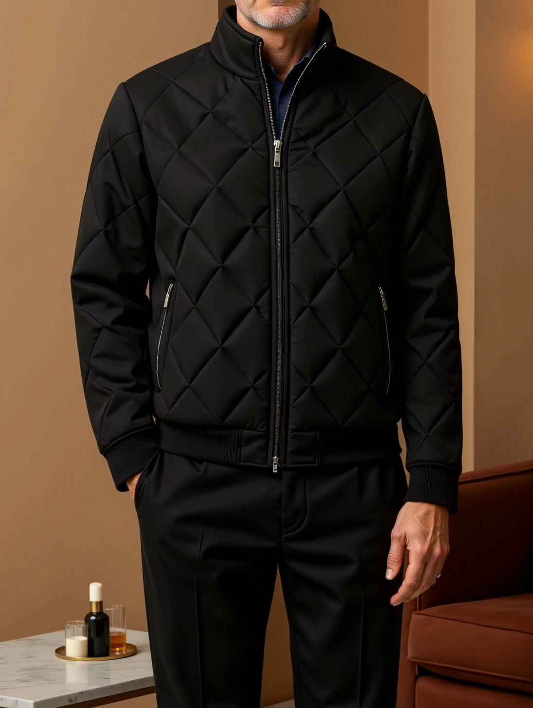 Herren-Steppjacke in dunkler Farbgebung | lineare Steppstruktur