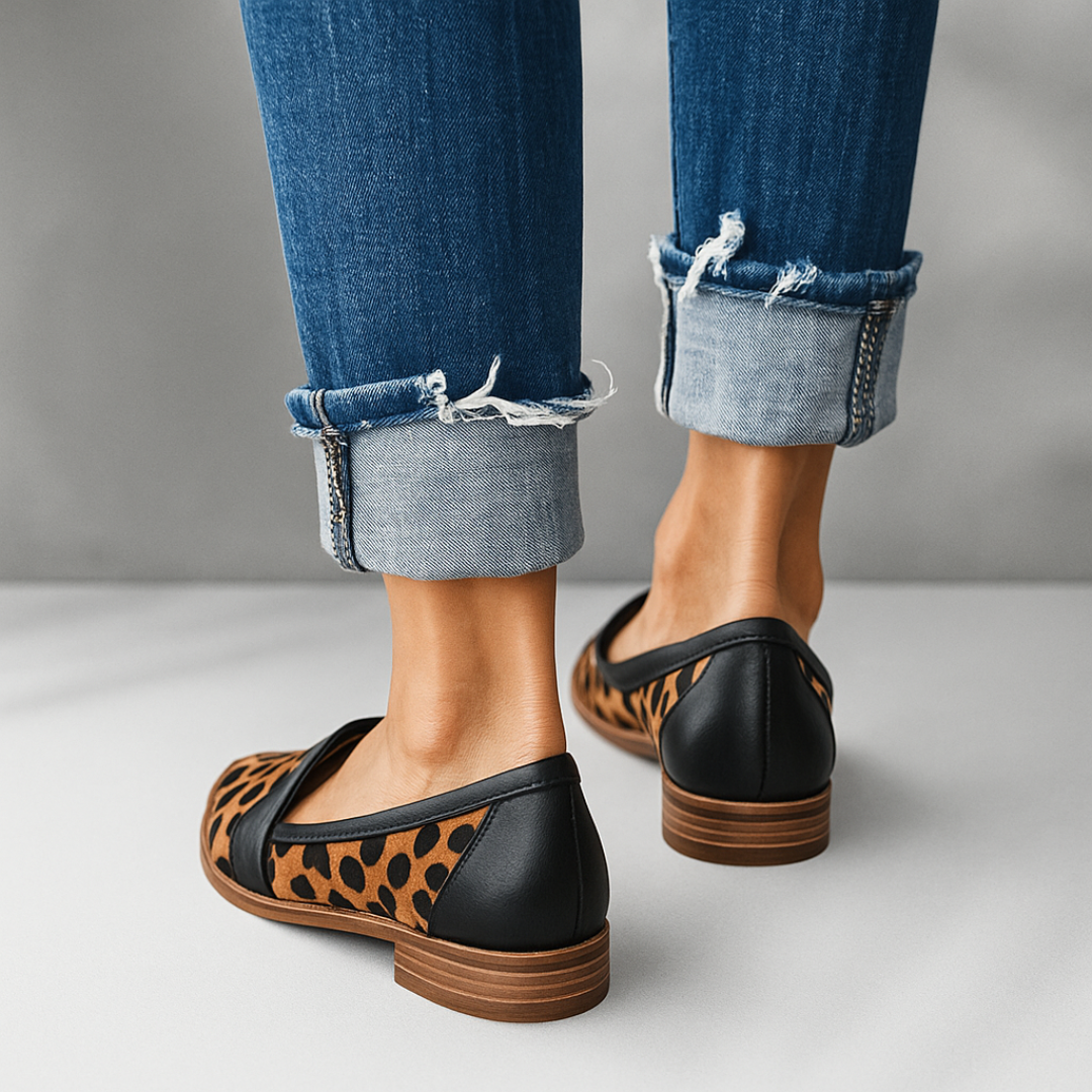 Damen Slipper | Riemendetail mit flacher Sohle