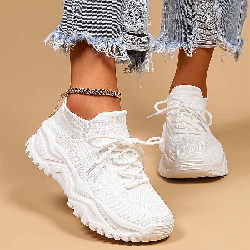Damen Sneaker | Geschlossene Form mit sportlicher Linienführung