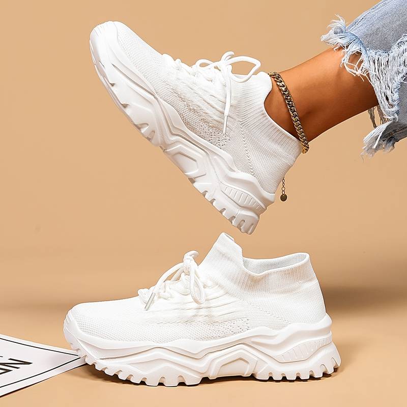 Damen Sneaker | Geschlossene Form mit sportlicher Linienführung